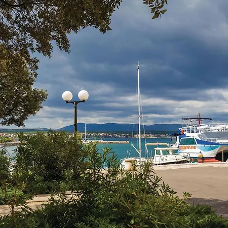 2 Bedroom Lovely In Zidarici Appartamento