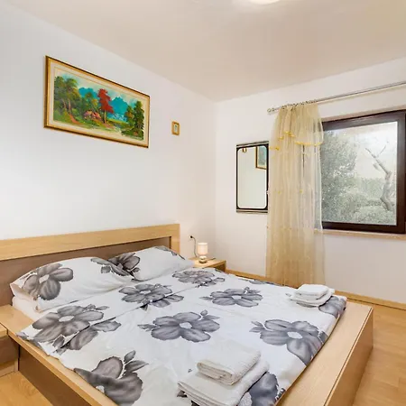 2 Bedroom Lovely In Zidarici *