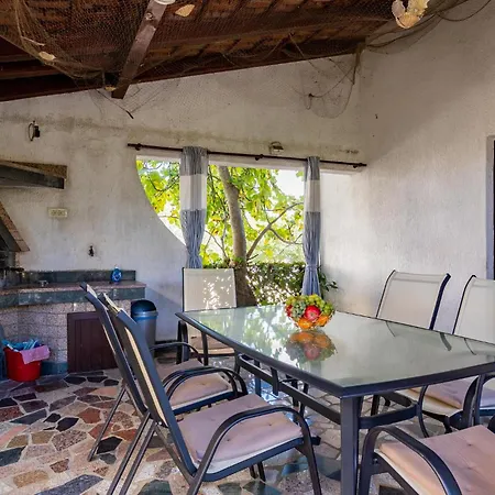2 Bedroom Lovely In Zidarici アパート *