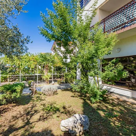 2 Bedroom Lovely In Zidarici *
